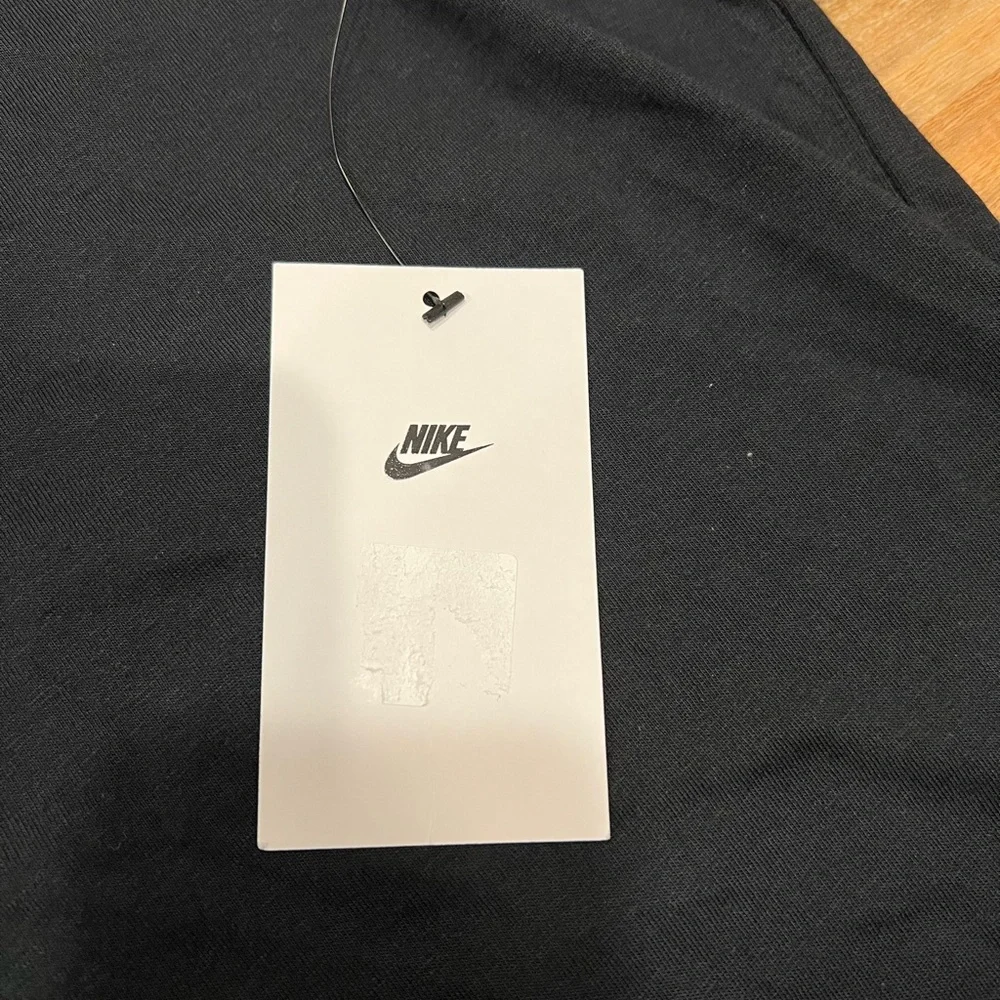 NWT Nike Men’s Black Long Sleeve Shirt The Nike Tee with Logo Size M